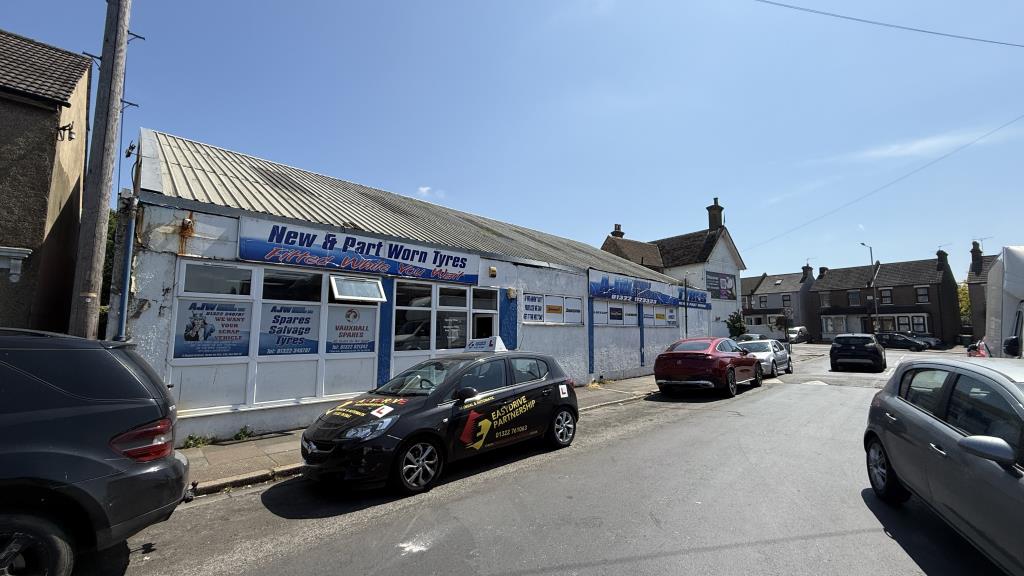 Lot: 57 - FREEHOLD CAR WORKSHOP AND GARAGE - Exterior image of building side to street
